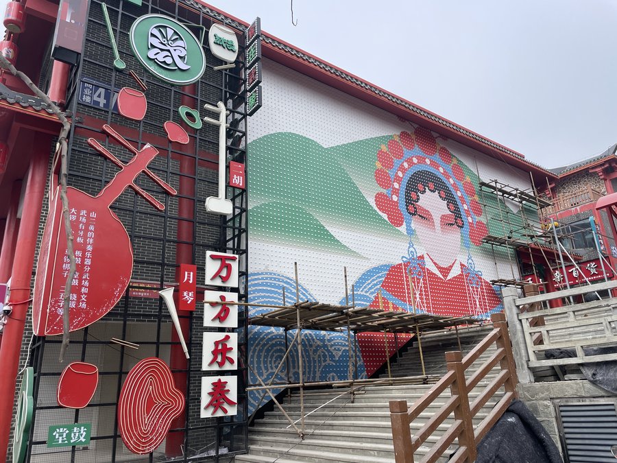 武陵不夜城广场中心不锈钢烤漆主题雕塑
