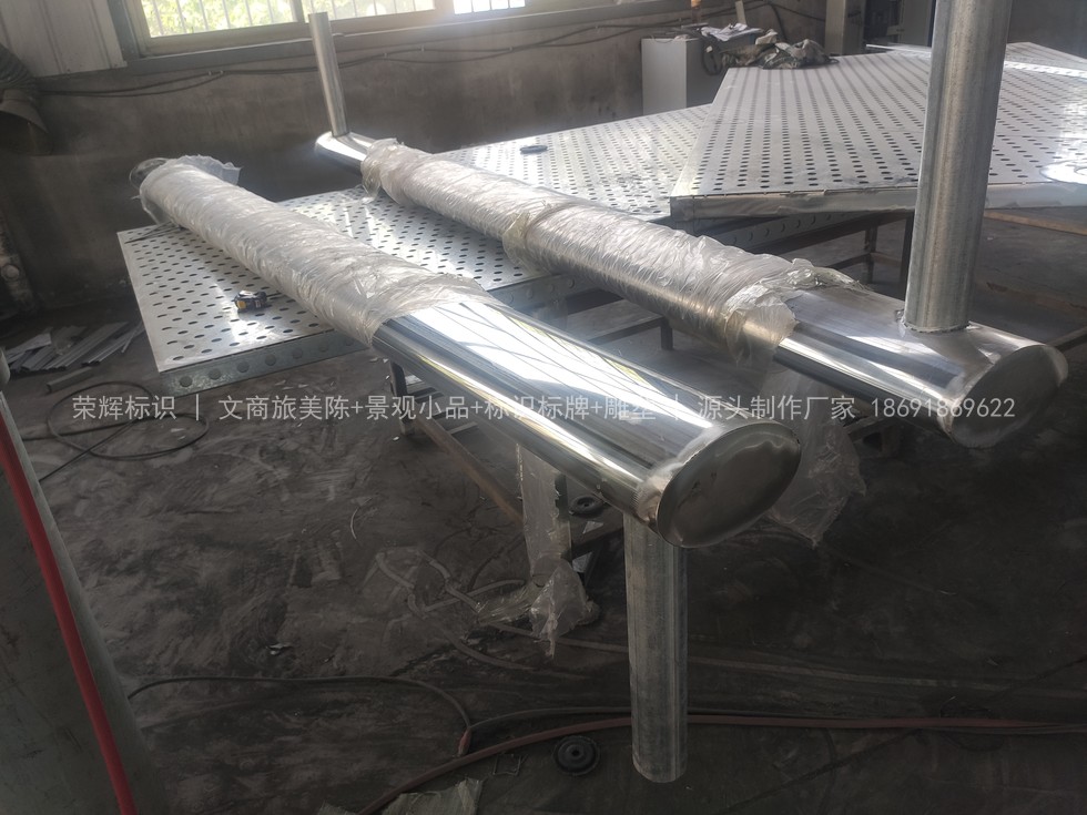 2021.4-西安-华远华时代售楼部精神堡垒、景观小品制作安装-标识牌项目现场图片