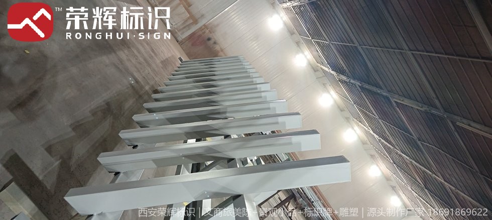 山东曲阜室内街区美陈实拍：街区整体氛围与灯光效果