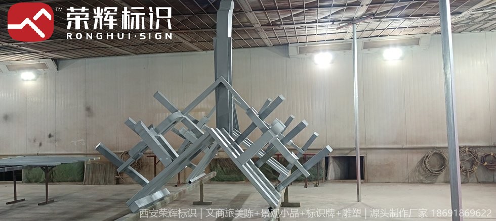 曲阜孔府宴秀室内美陈实拍：入口发光标识与门头造型