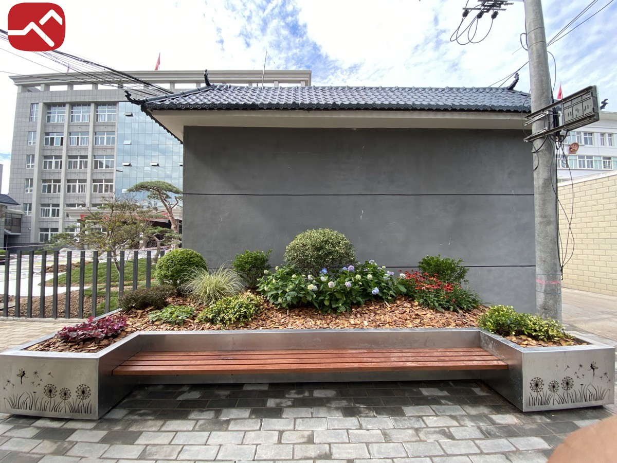 天水清水县不锈钢花箱座椅实拍：街道点位整体效果（mmexport1626533154732.jpg）