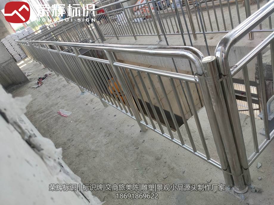 泵站地面不锈钢安全护栏安装实拍