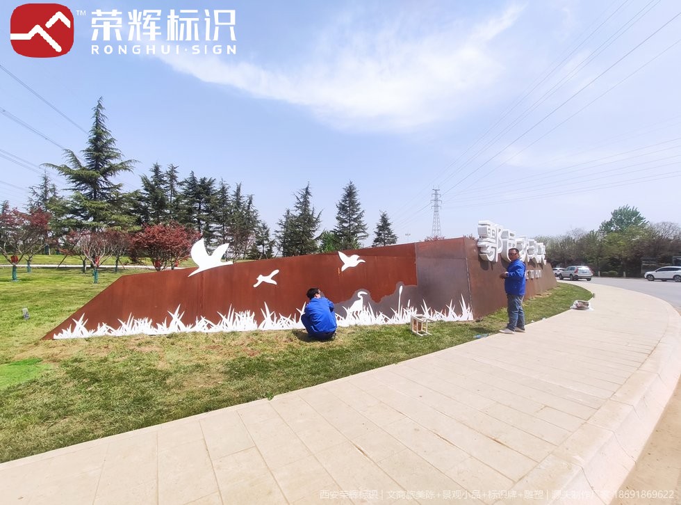 鄠邑公交站亭与不锈钢花箱垃圾桶实拍,高频使用空间改造