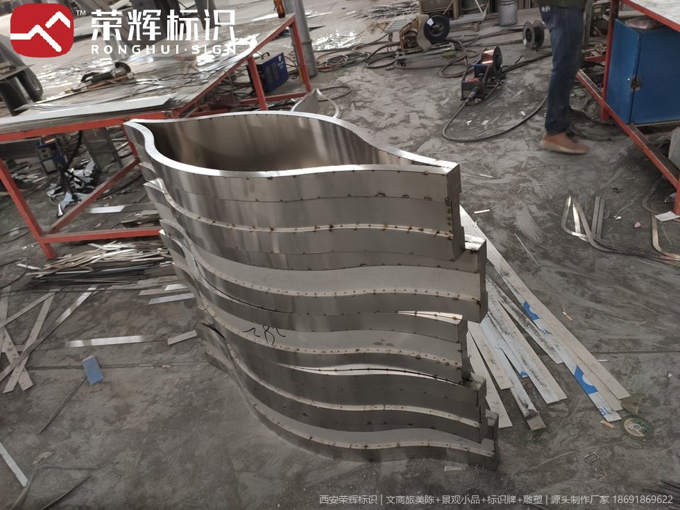 鄠邑公交站亭不锈钢结构实拍