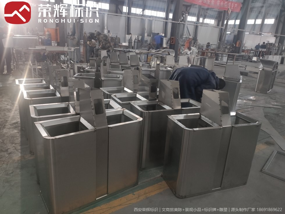 公交站亭候车设施实景