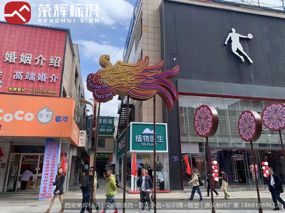 街区夜间导视与美陈灯光关系